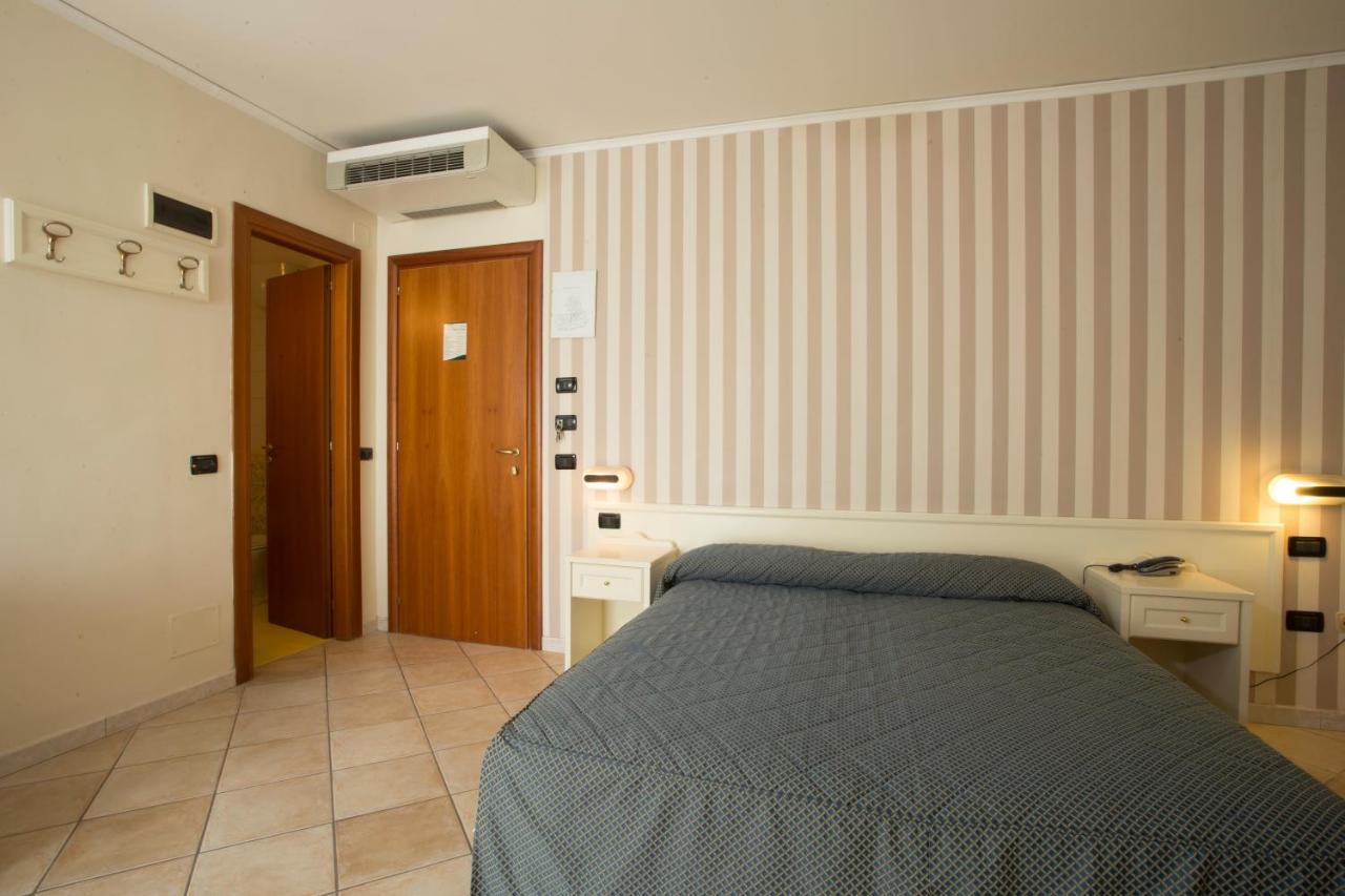 Hotel Villa Serena Castellammare di Stabia Exterior photo