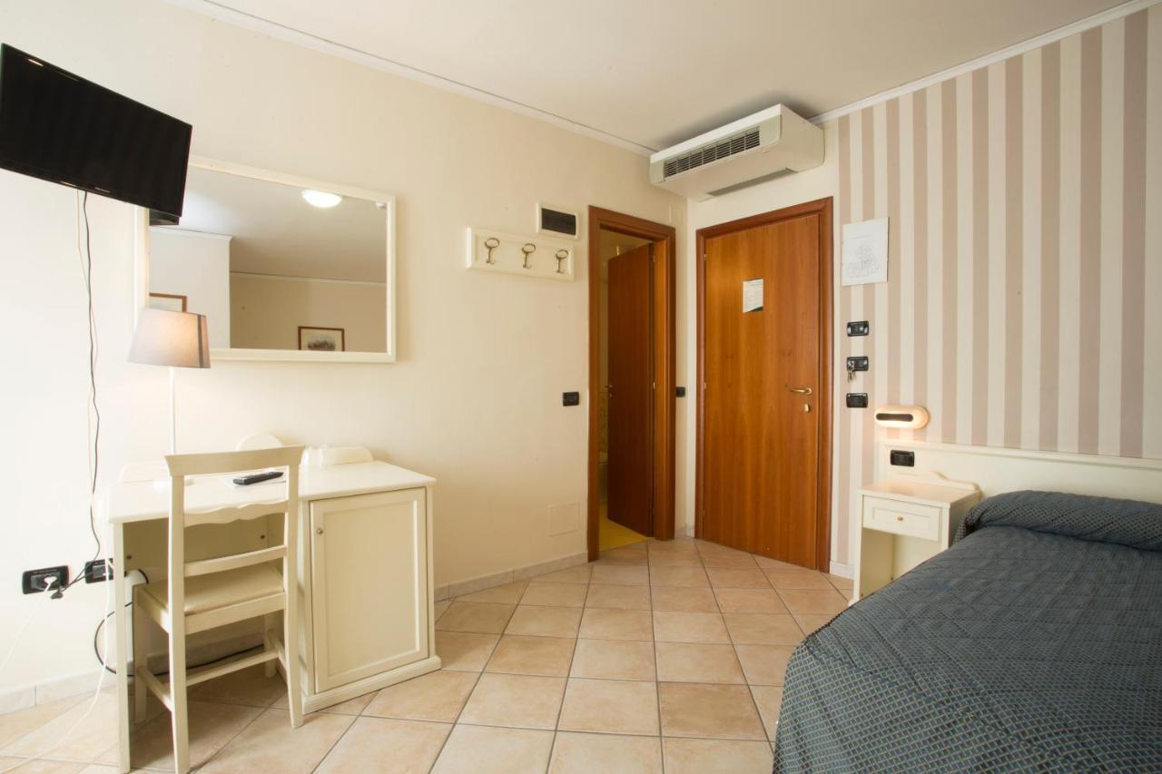 Hotel Villa Serena Castellammare di Stabia Exterior photo