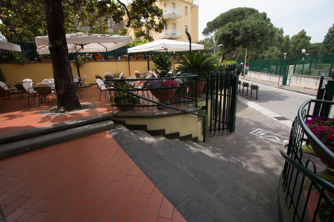 Hotel Villa Serena Castellammare di Stabia Exterior photo