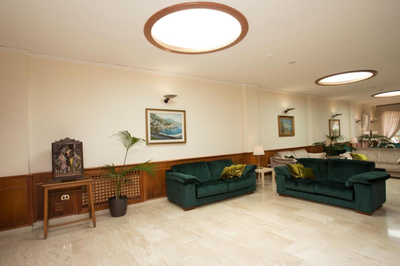 Hotel Villa Serena Castellammare di Stabia Exterior photo