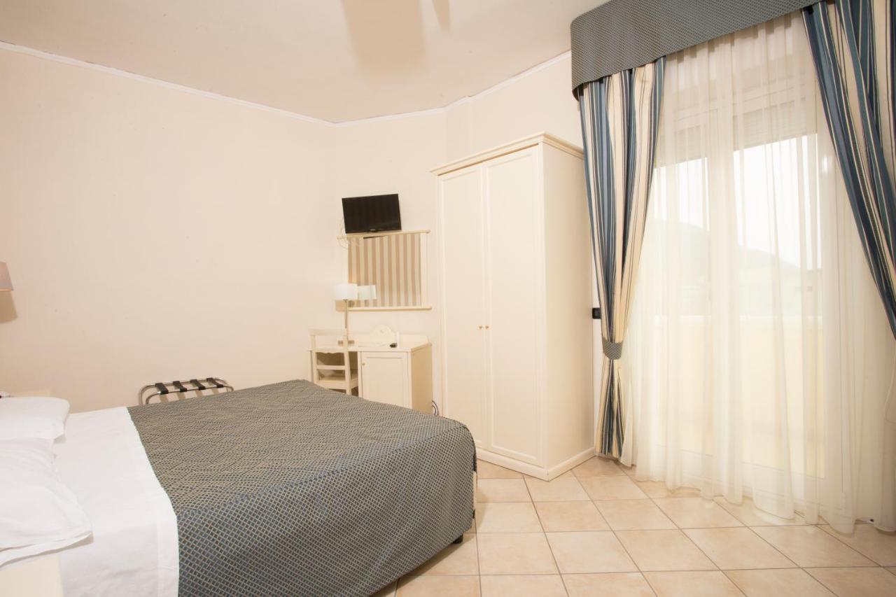 Hotel Villa Serena Castellammare di Stabia Exterior photo