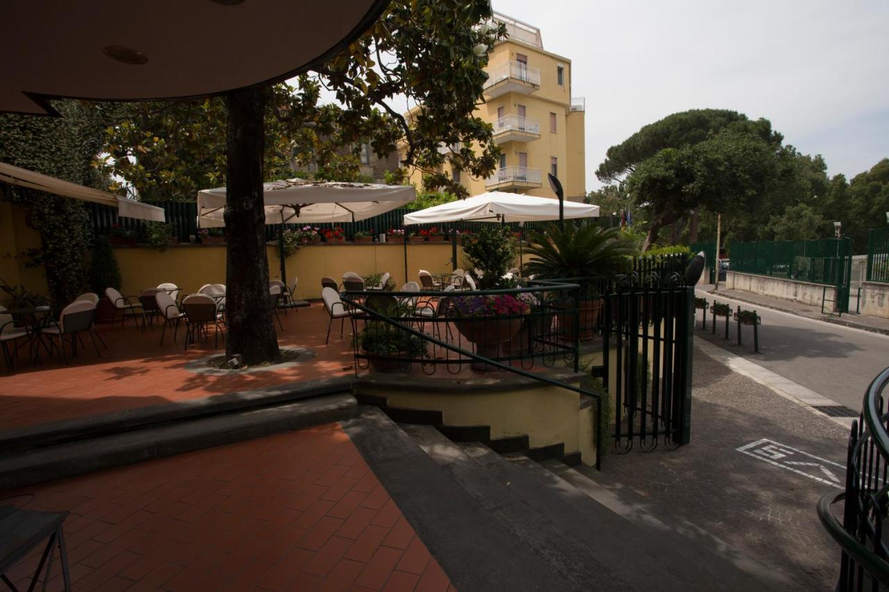 Hotel Villa Serena Castellammare di Stabia Exterior photo