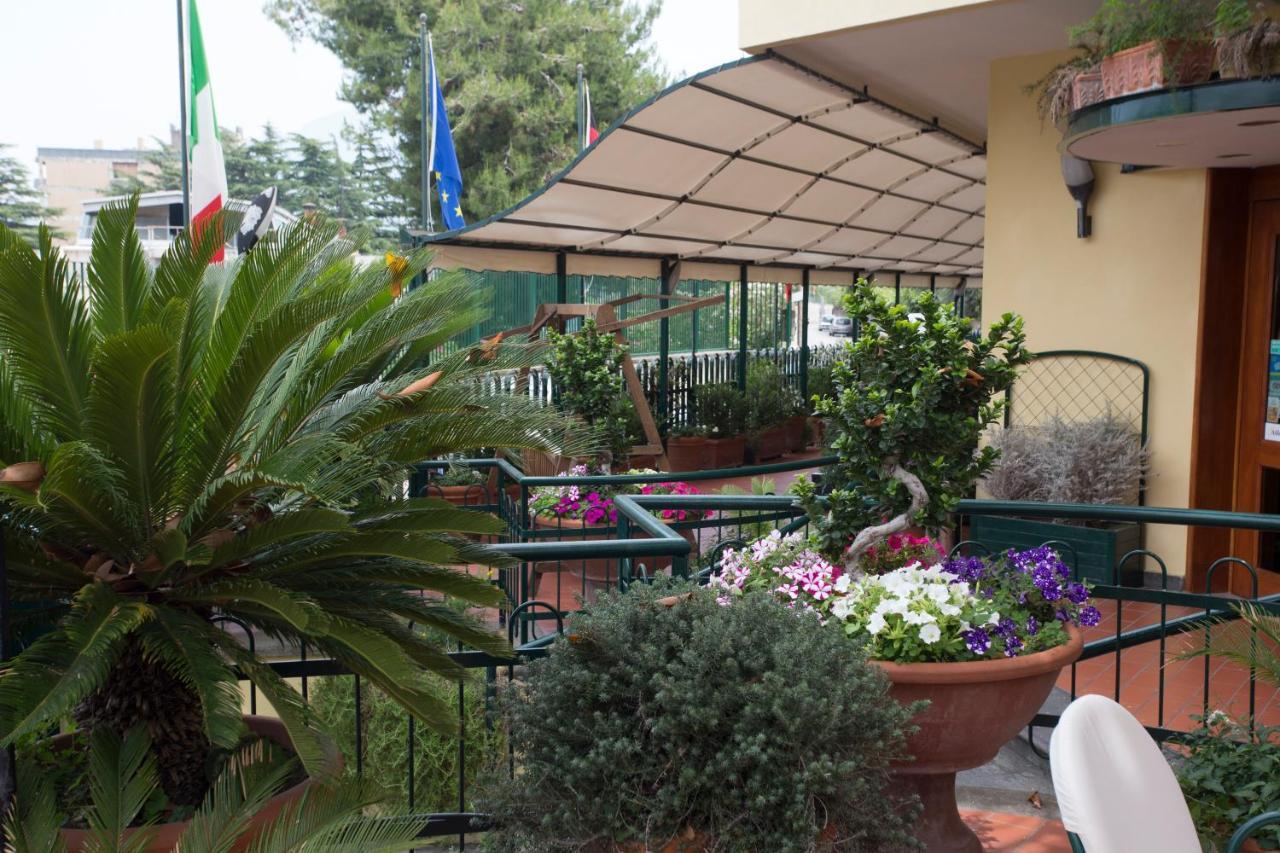 Hotel Villa Serena Castellammare di Stabia Exterior photo