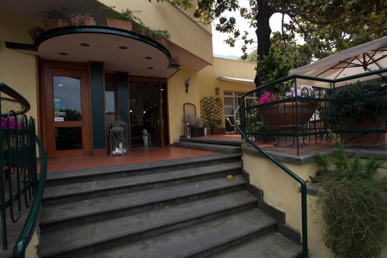 Hotel Villa Serena Castellammare di Stabia Exterior photo