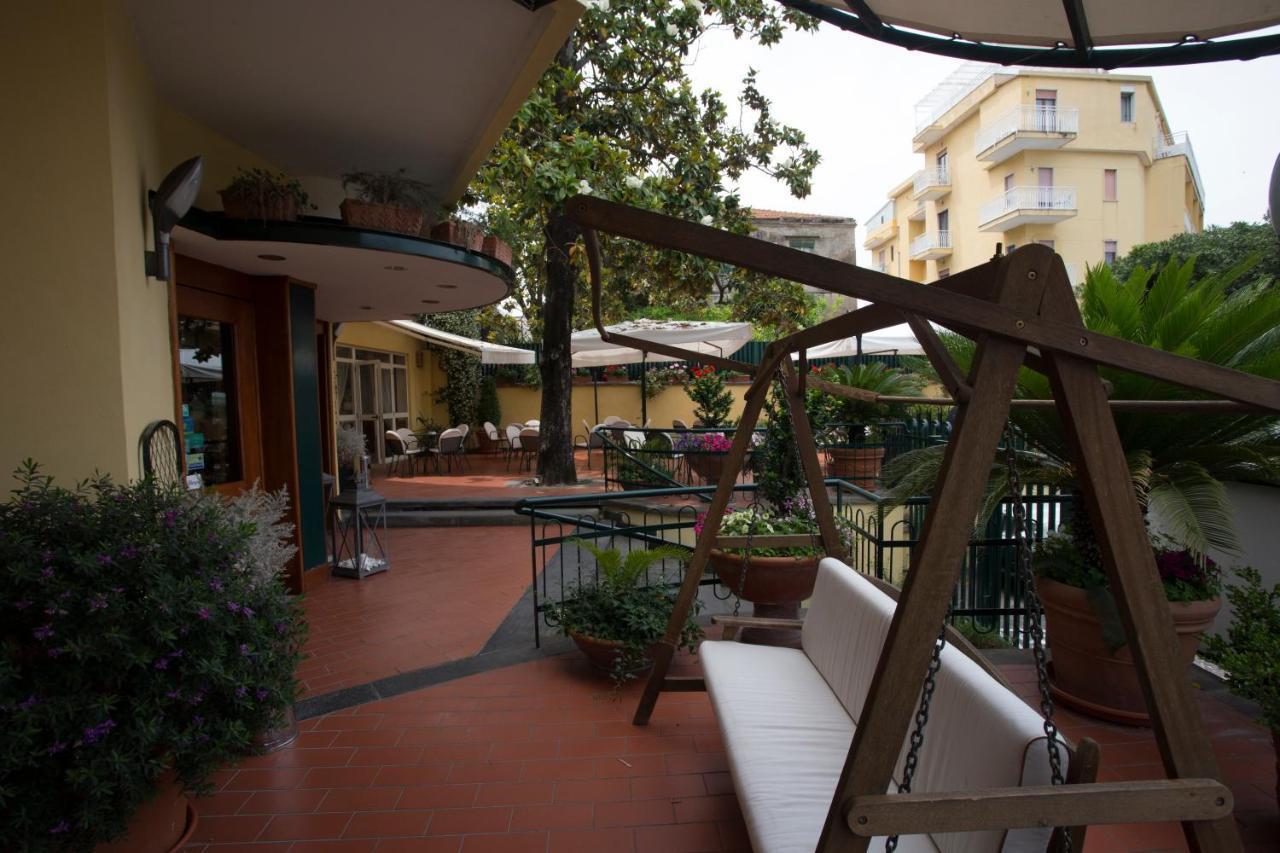 Hotel Villa Serena Castellammare di Stabia Exterior photo