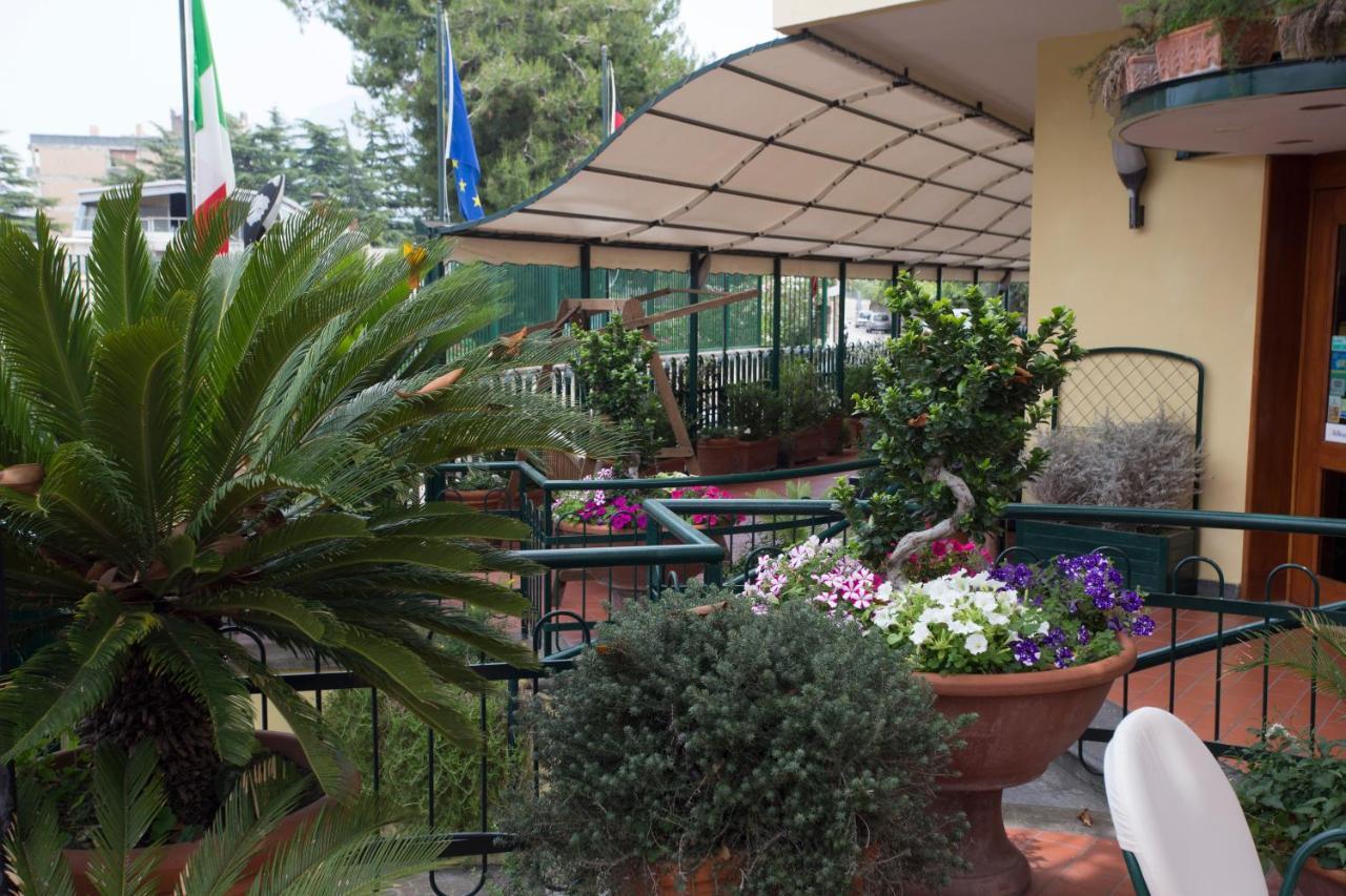 Hotel Villa Serena Castellammare di Stabia Exterior photo