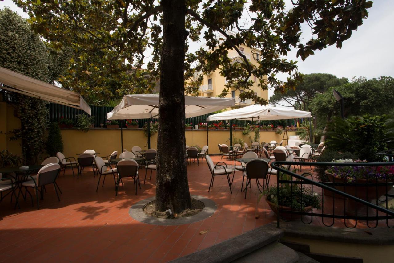 Hotel Villa Serena Castellammare di Stabia Exterior photo