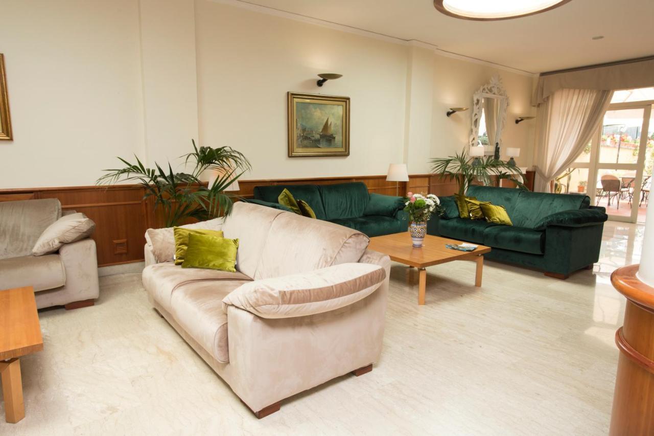 Hotel Villa Serena Castellammare di Stabia Exterior photo