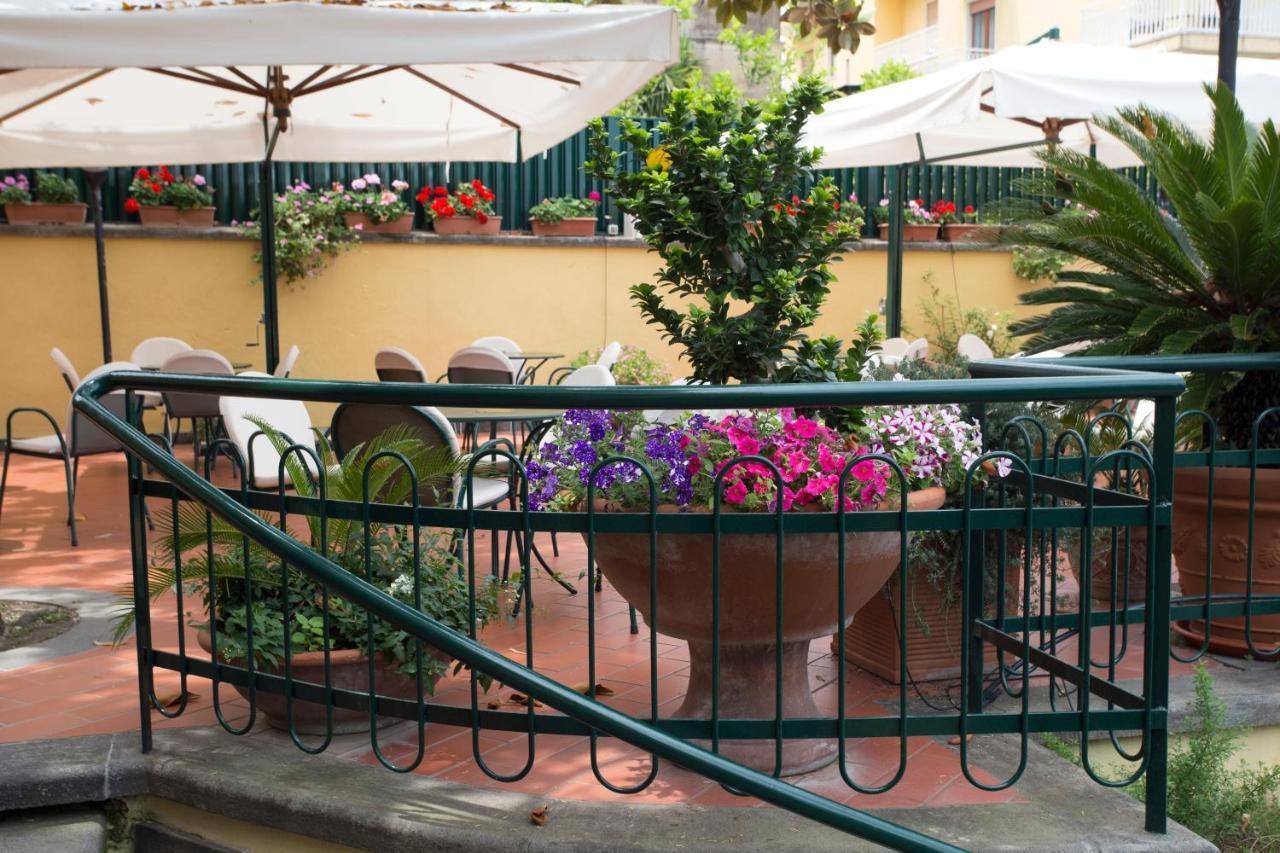 Hotel Villa Serena Castellammare di Stabia Exterior photo