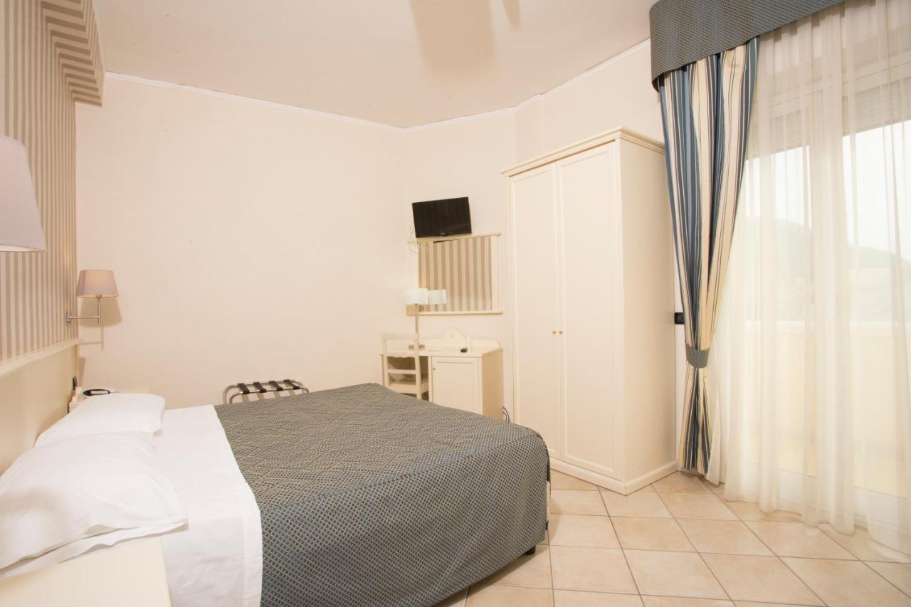Hotel Villa Serena Castellammare di Stabia Exterior photo