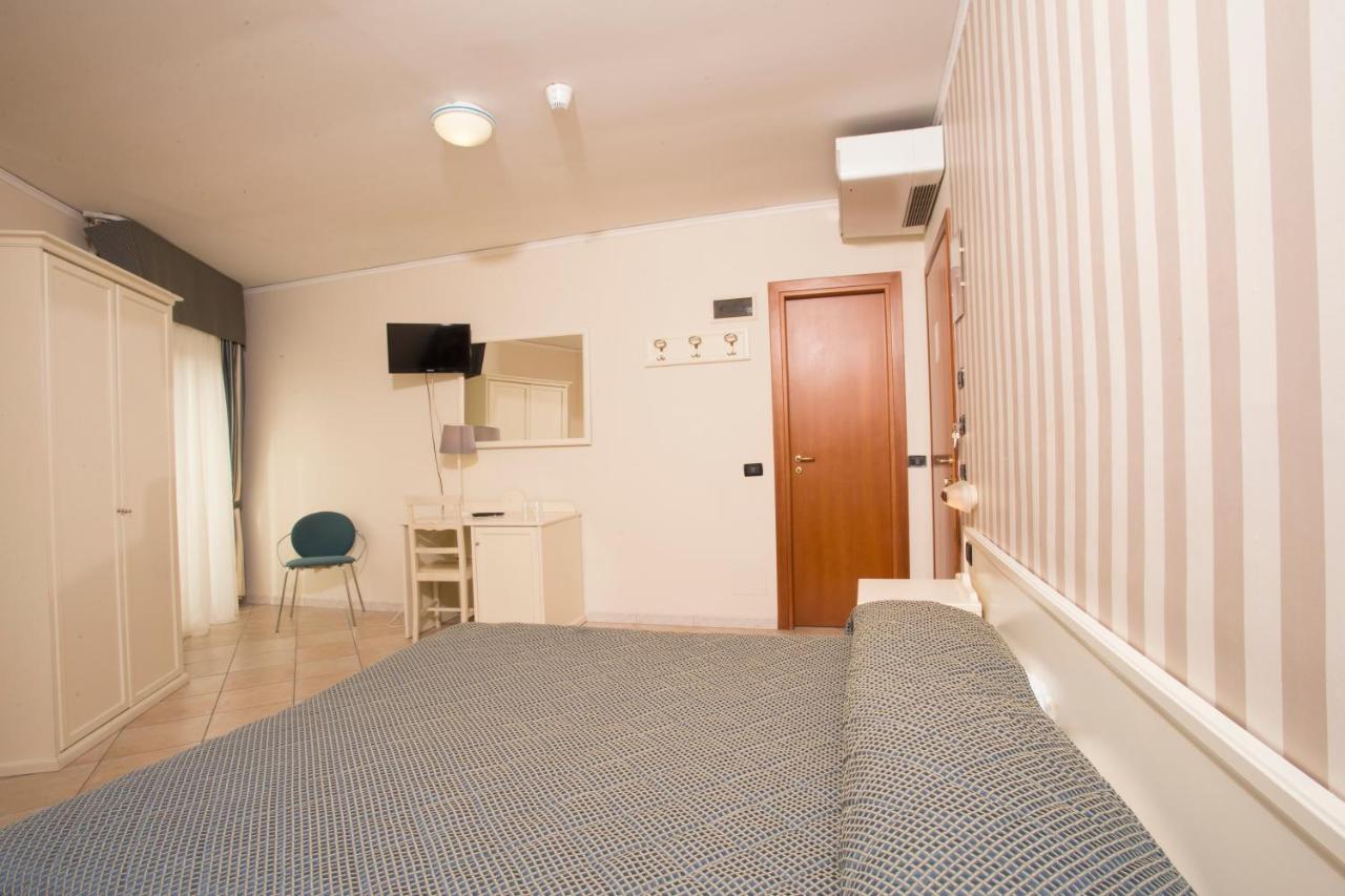 Hotel Villa Serena Castellammare di Stabia Exterior photo