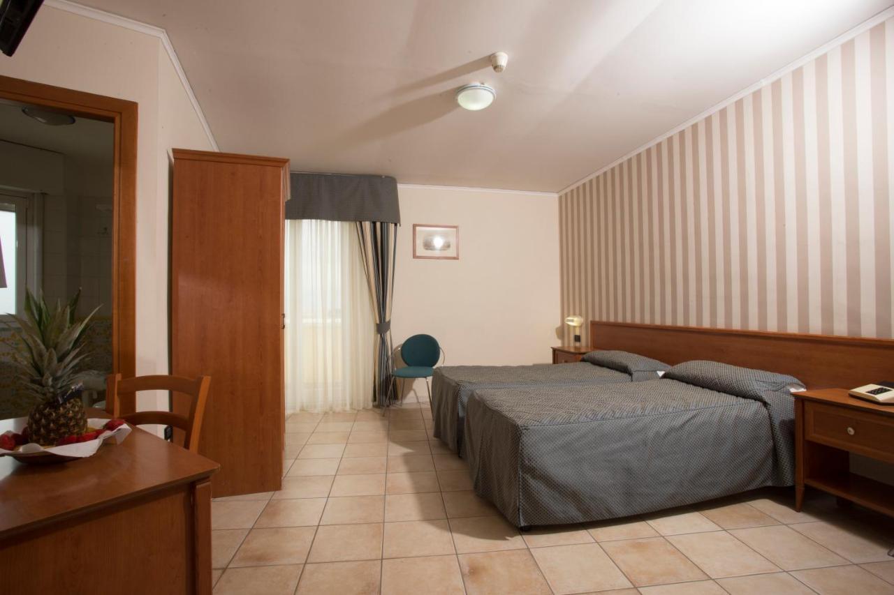 Hotel Villa Serena Castellammare di Stabia Exterior photo