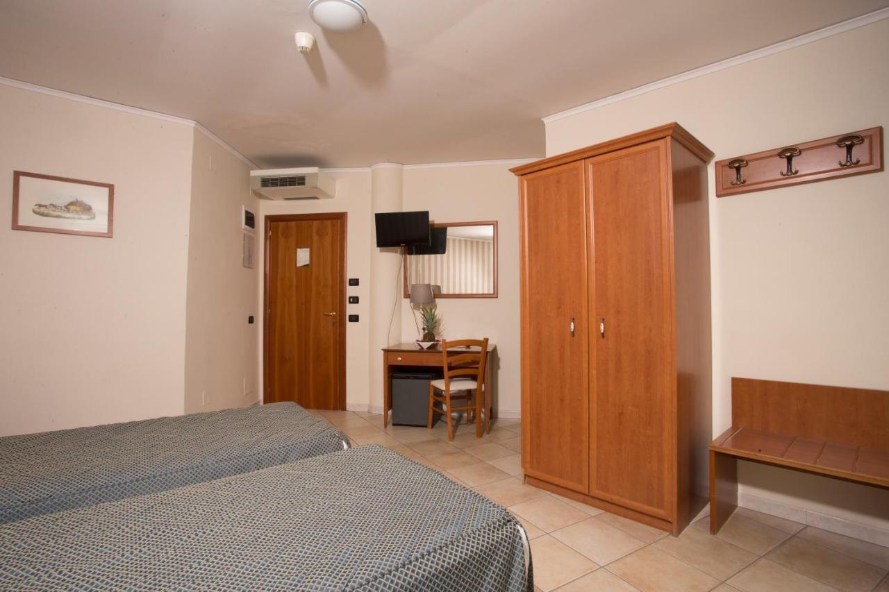 Hotel Villa Serena Castellammare di Stabia Exterior photo