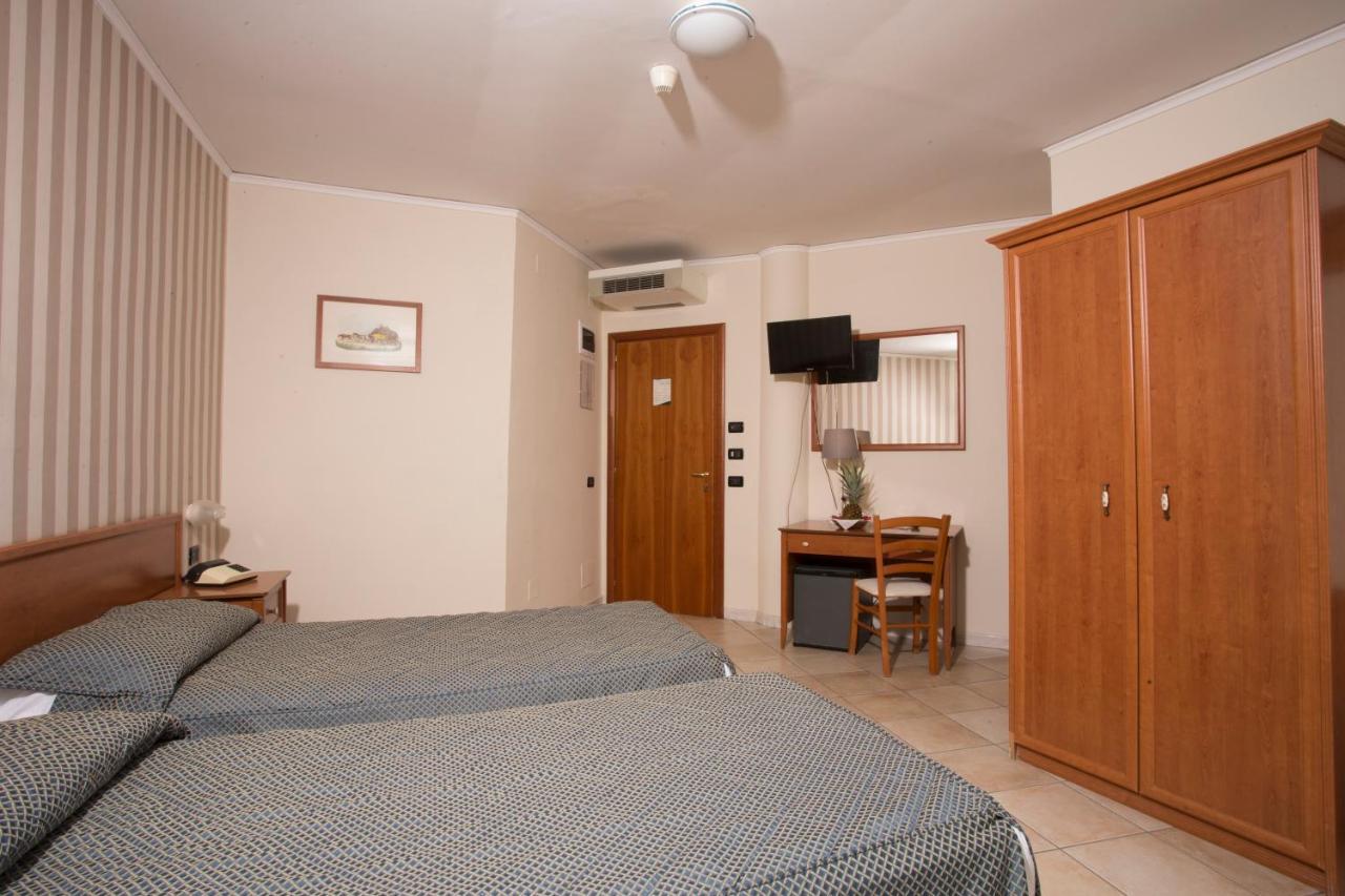Hotel Villa Serena Castellammare di Stabia Exterior photo