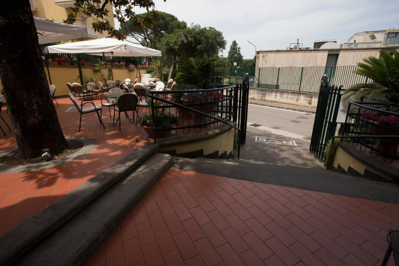 Hotel Villa Serena Castellammare di Stabia Exterior photo