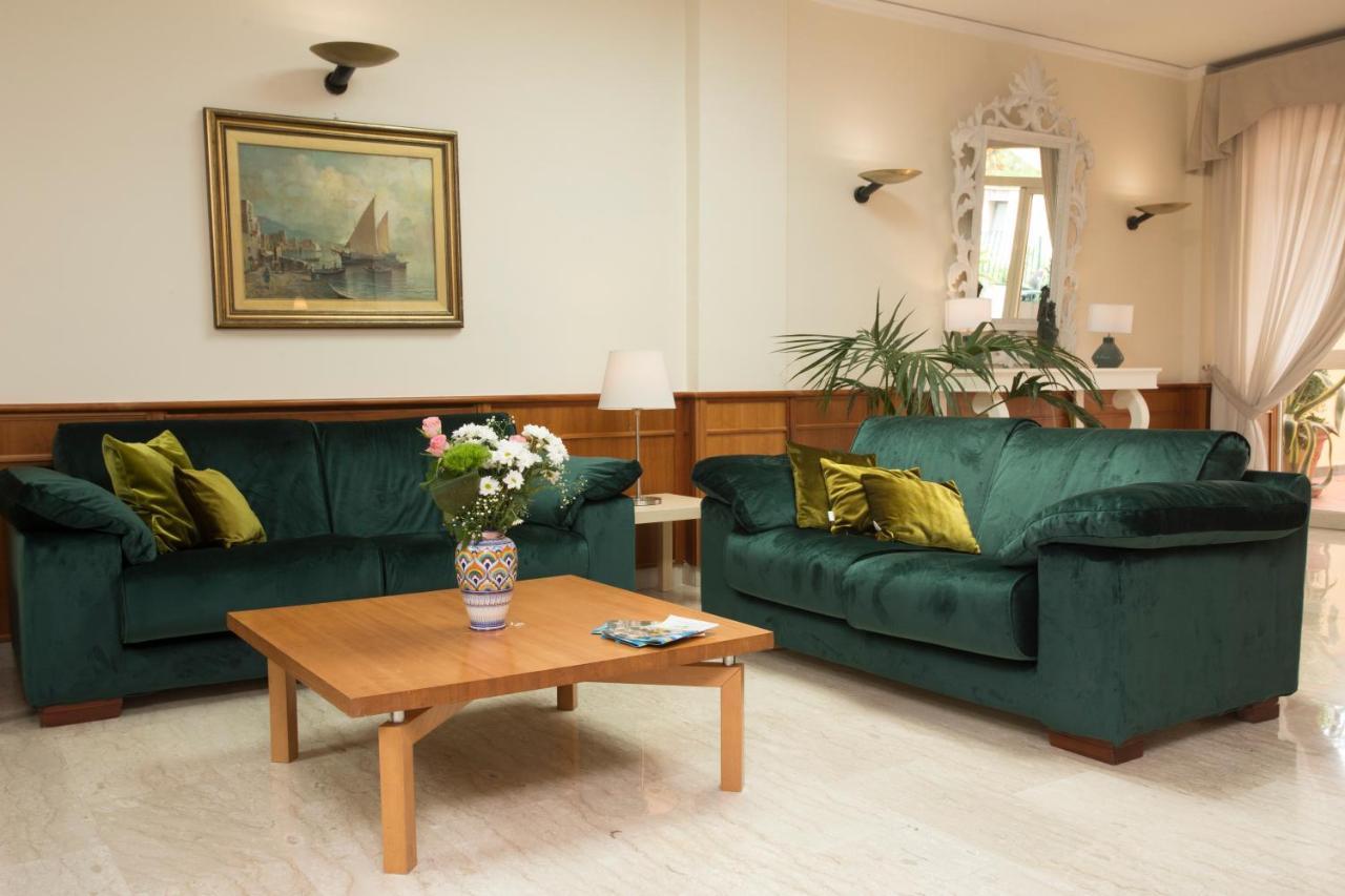 Hotel Villa Serena Castellammare di Stabia Exterior photo