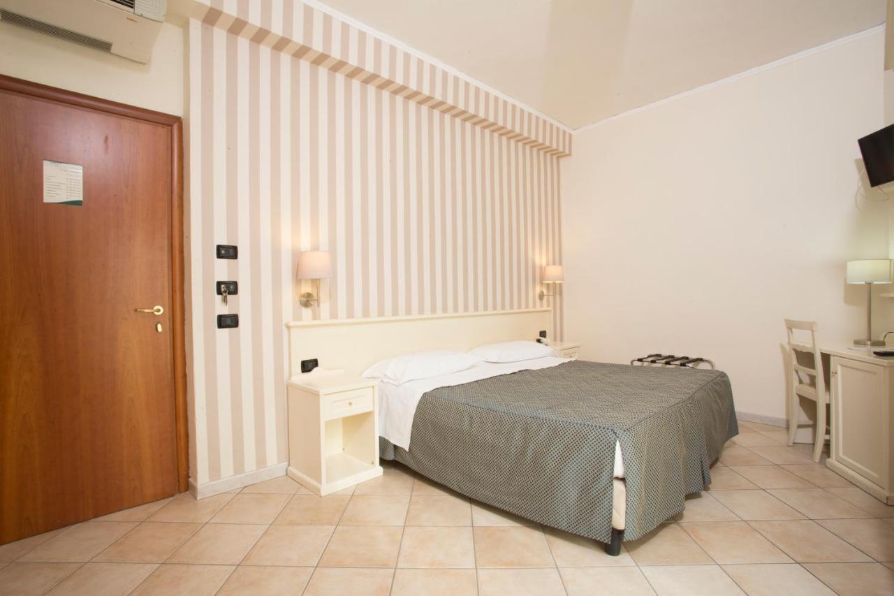 Hotel Villa Serena Castellammare di Stabia Exterior photo