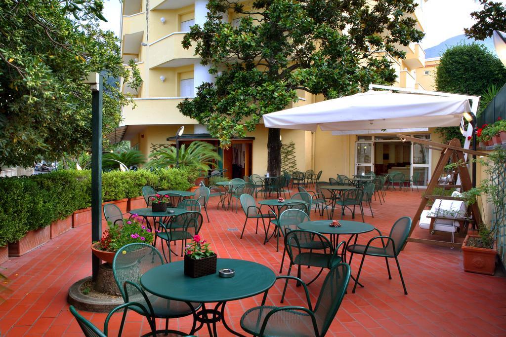 Hotel Villa Serena Castellammare di Stabia Exterior photo