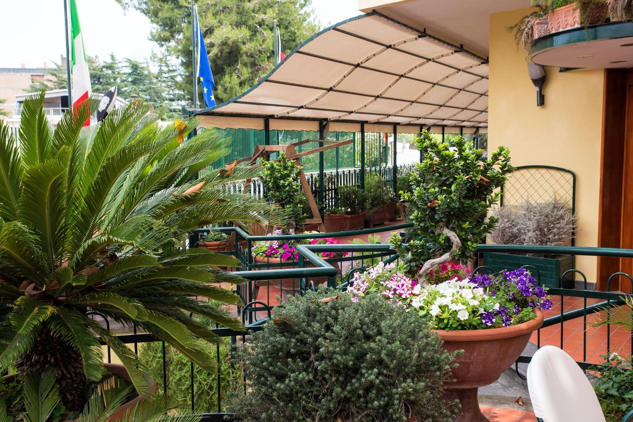 Hotel Villa Serena Castellammare di Stabia Exterior photo
