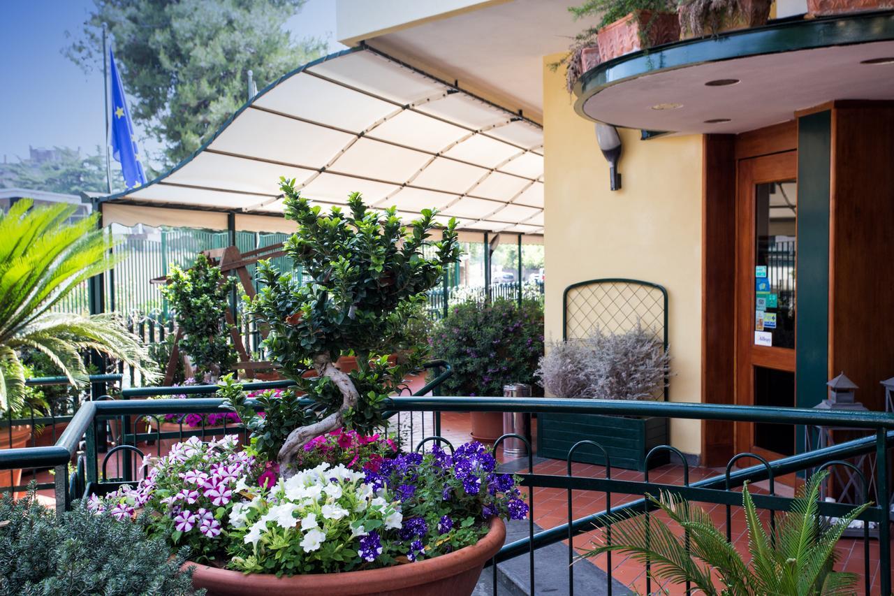 Hotel Villa Serena Castellammare di Stabia Exterior photo