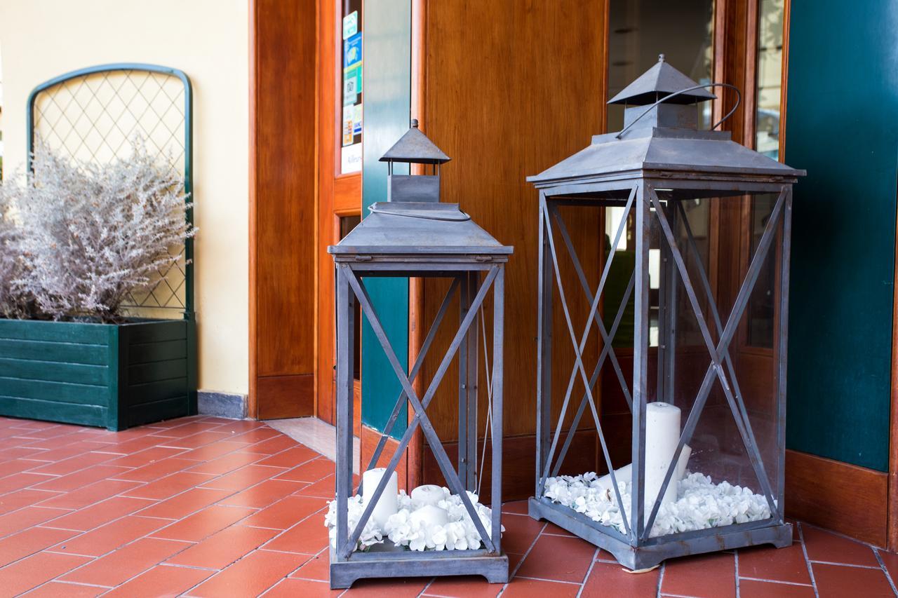 Hotel Villa Serena Castellammare di Stabia Exterior photo